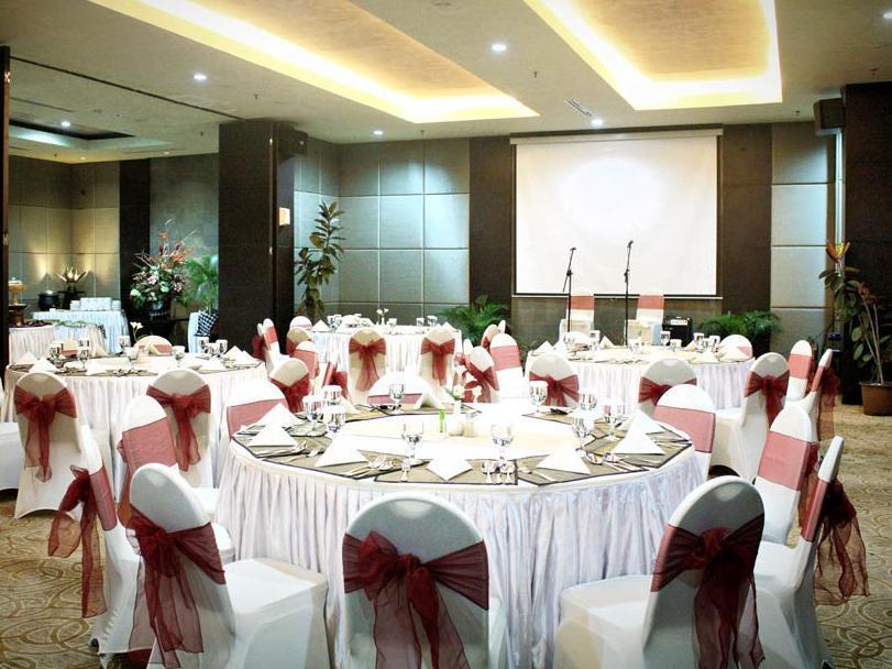 Puri Denpasar Hotel 4*